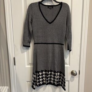 Nine West Black and White Patterned Long Sleeve Dress